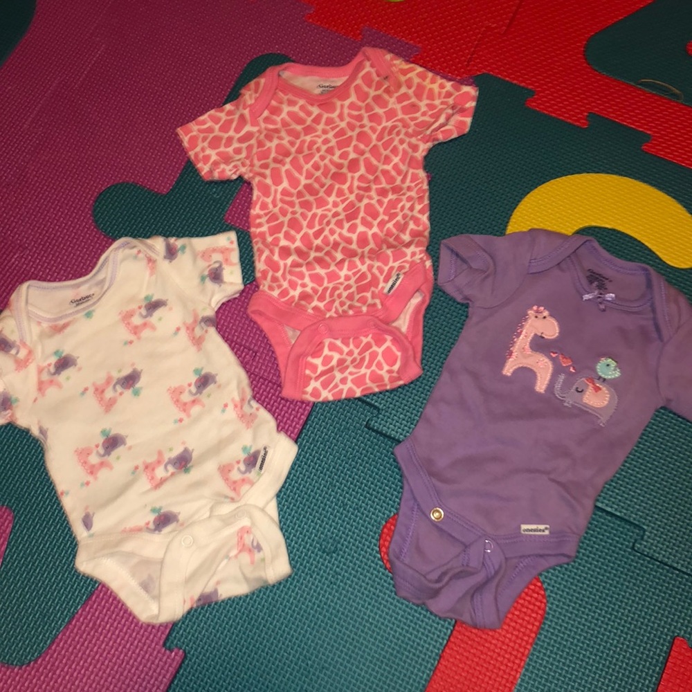 3 newborn onesies